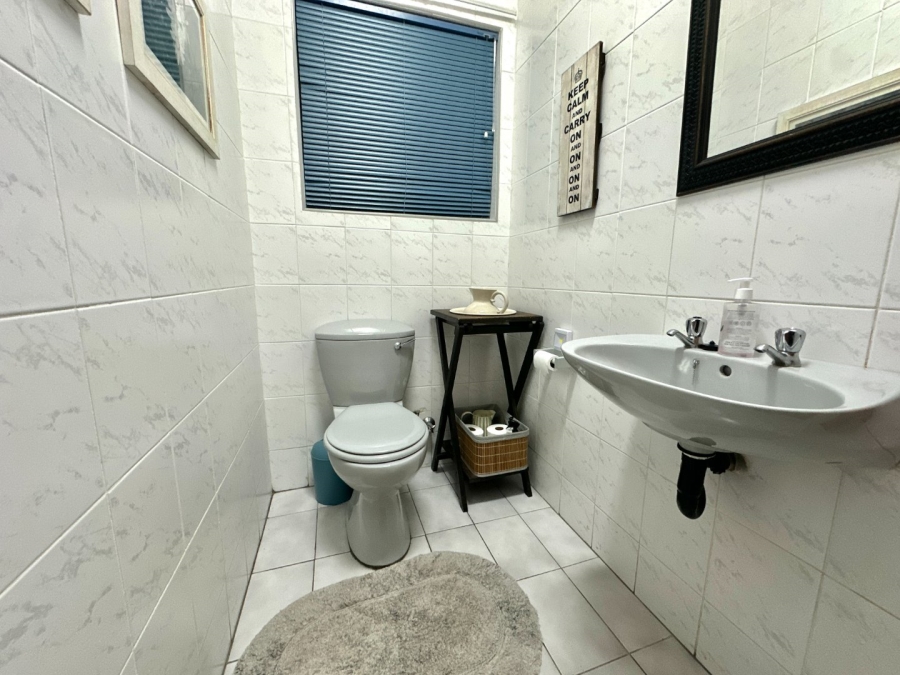 4 Bedroom Property for Sale in Bergsig Western Cape